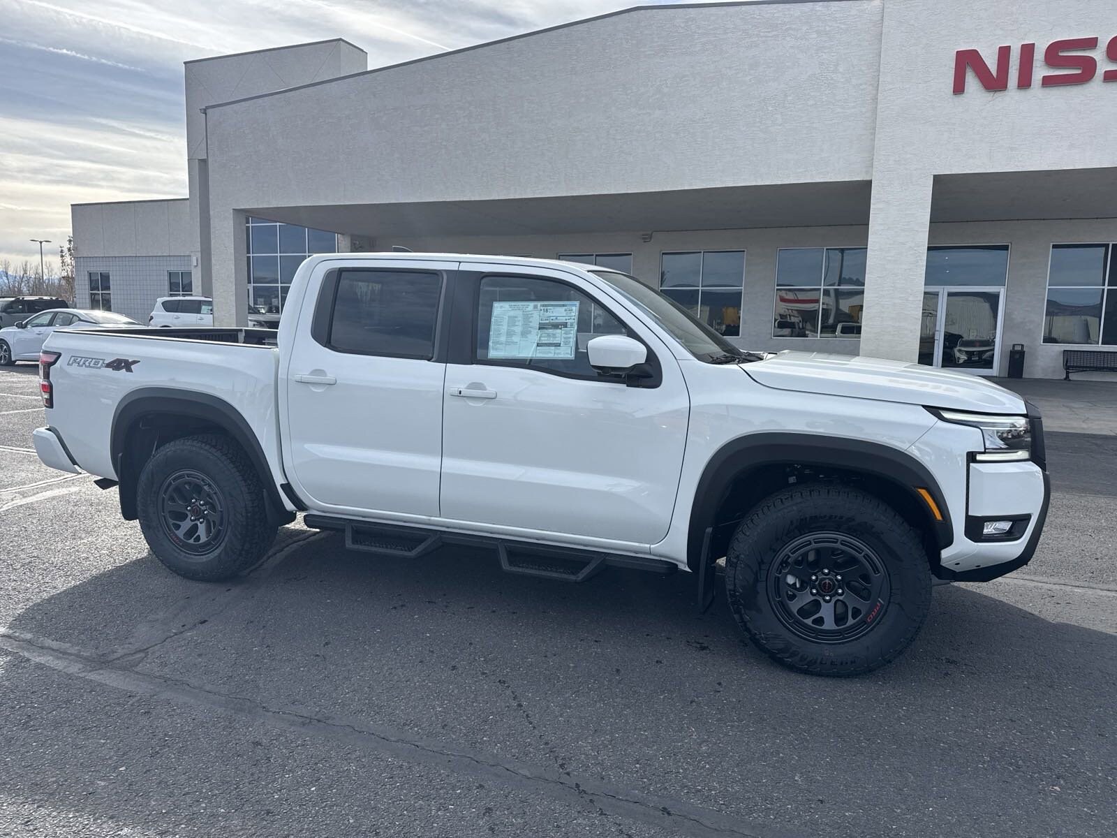 2025 Nissan Frontier PRO-4X photo 4