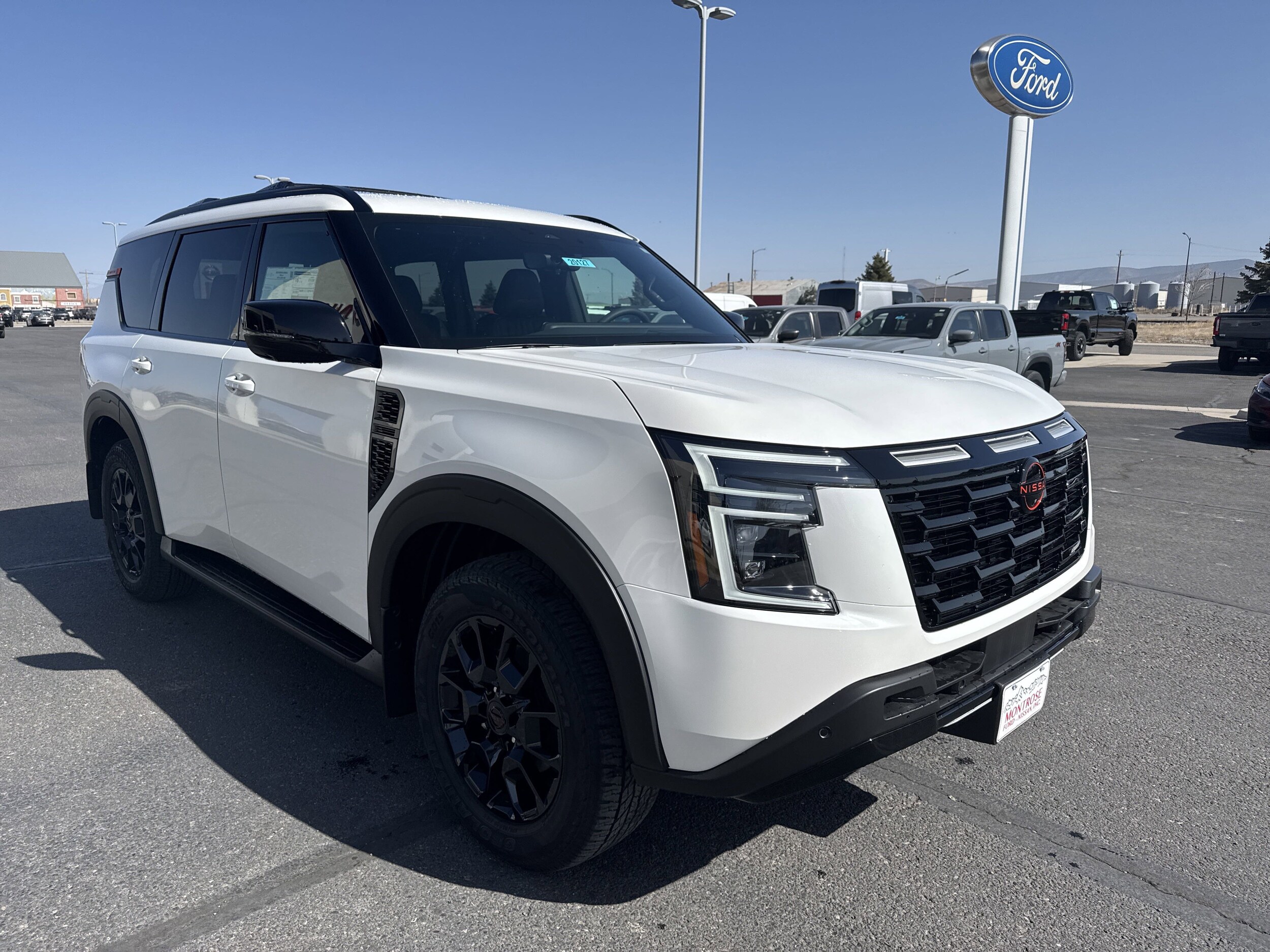 2025 Nissan Armada photo 3