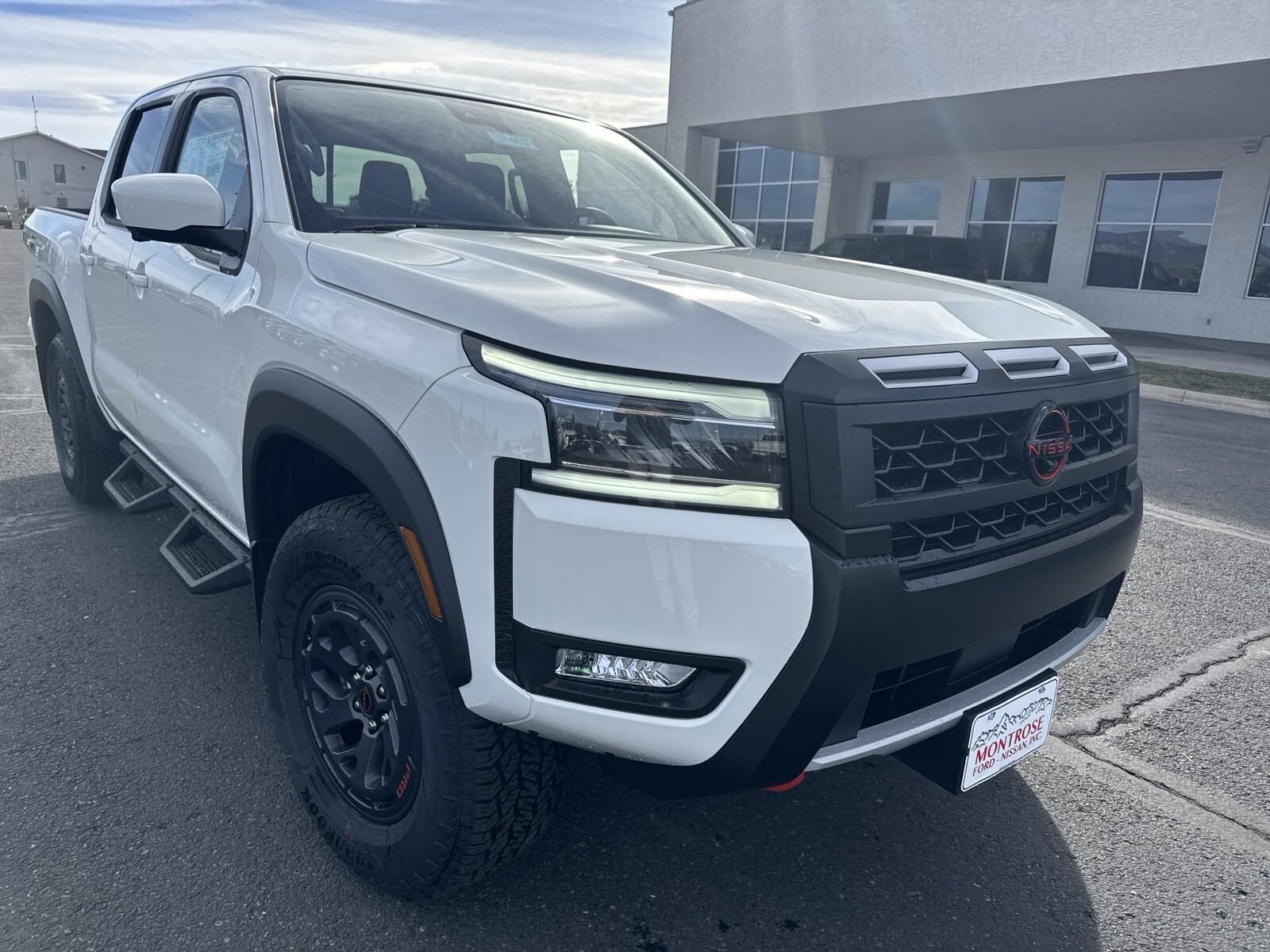 2025 Nissan Frontier PRO-4X photo 3
