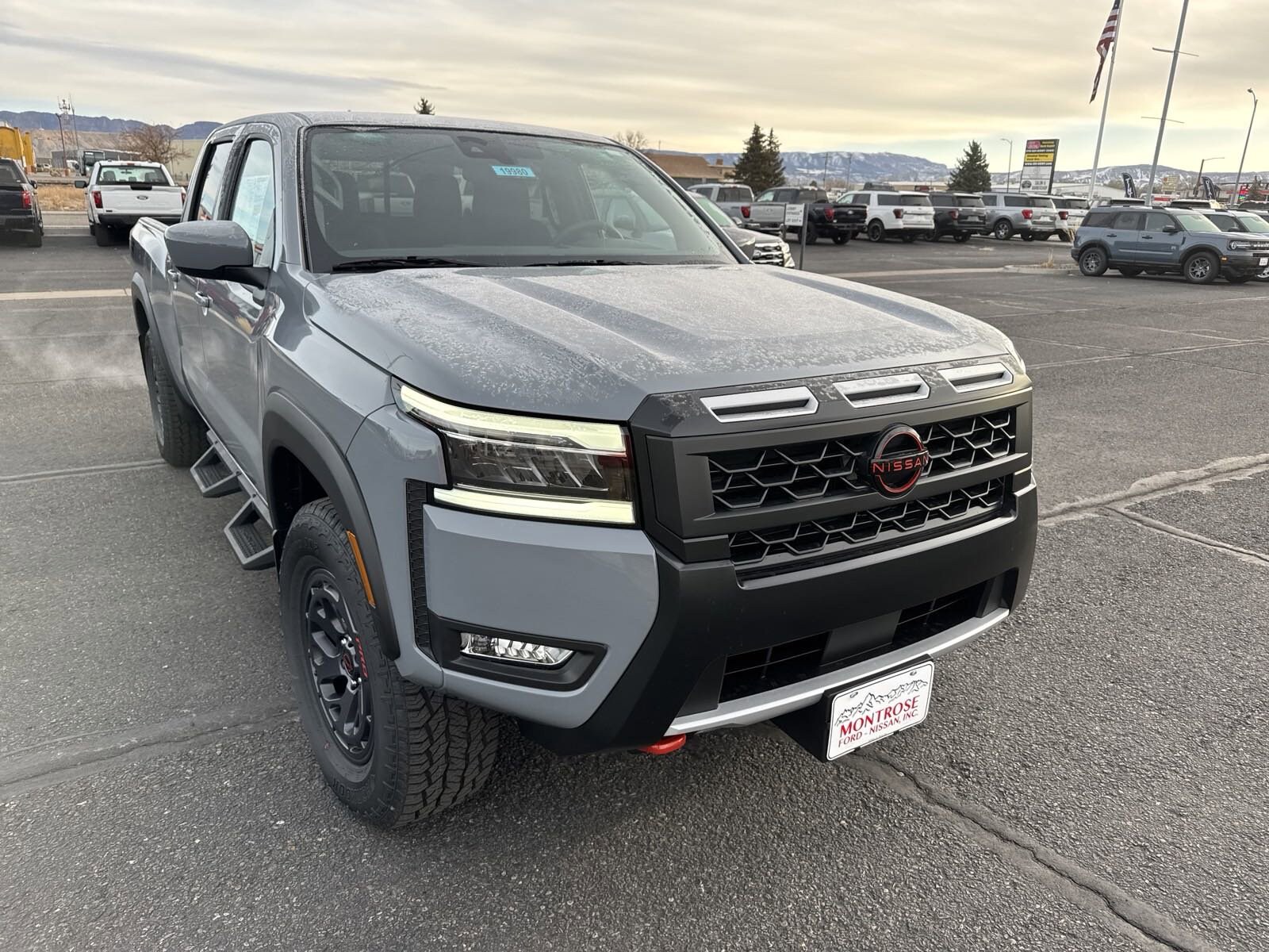 2025 Nissan Frontier PRO-4X photo 3