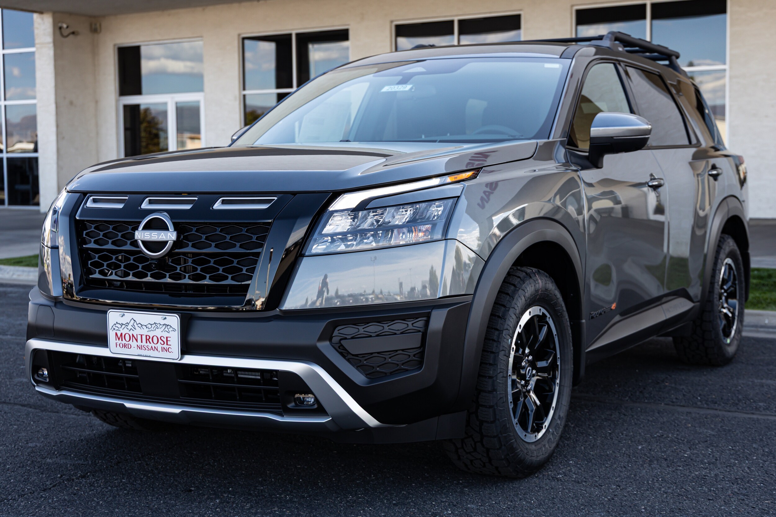 2025 Nissan Pathfinder Rock Creek photo 2