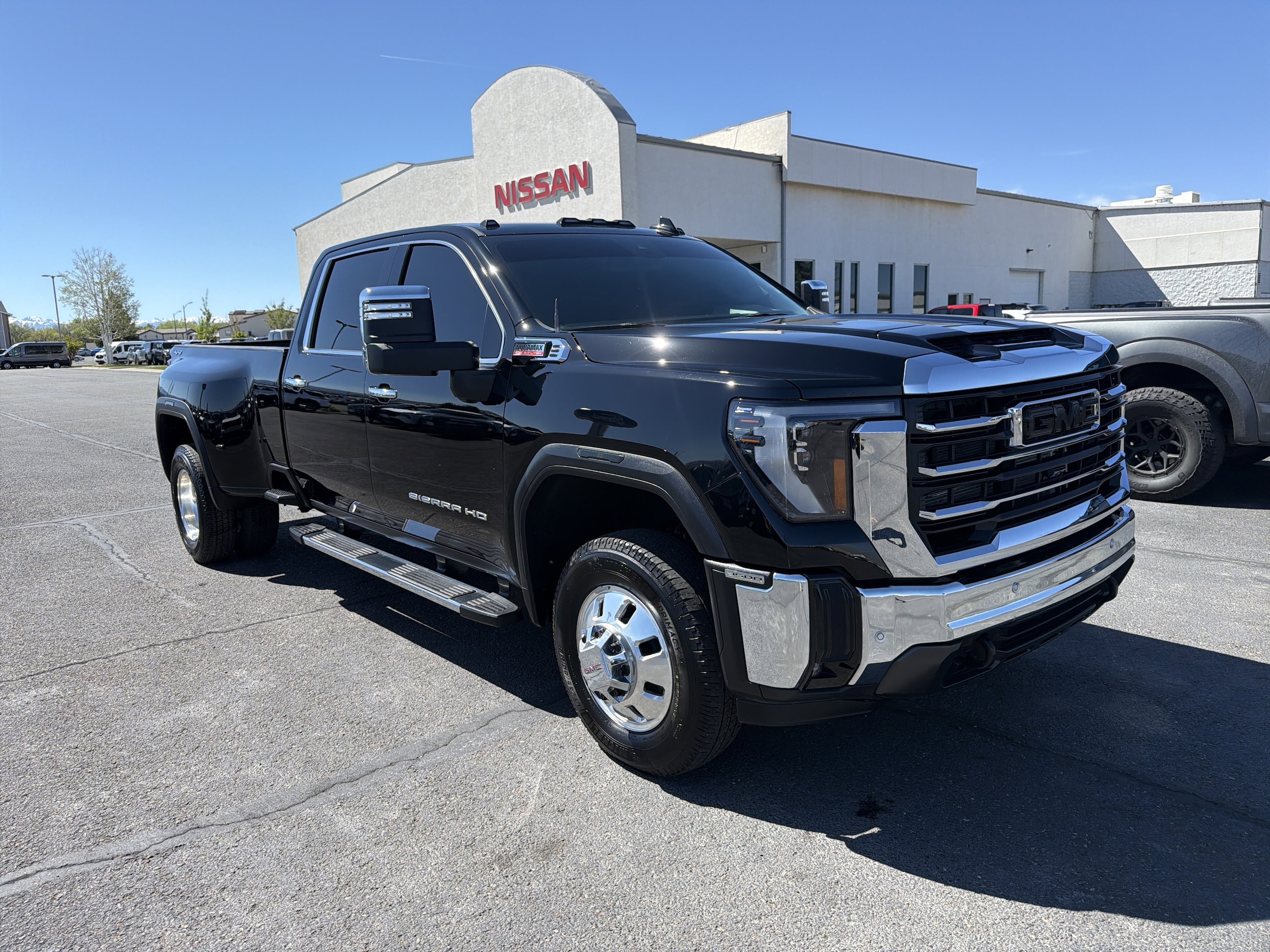 2025 GMC Sierra 4WD Crew Cab Long Box DRW SLT's photo