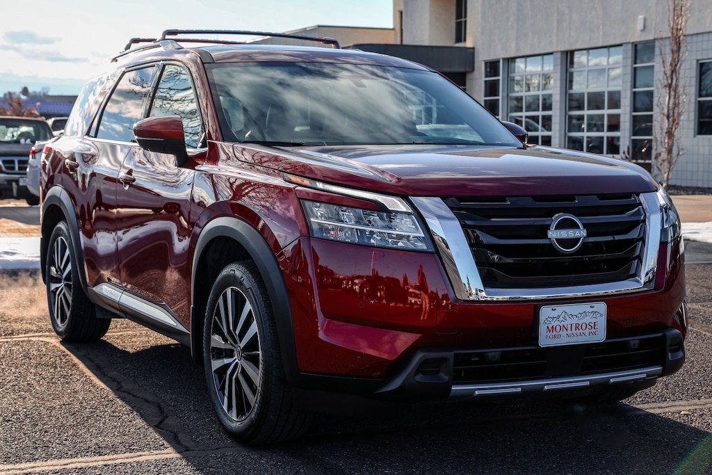 Used 2024 Nissan Pathfinder Platinum SUV