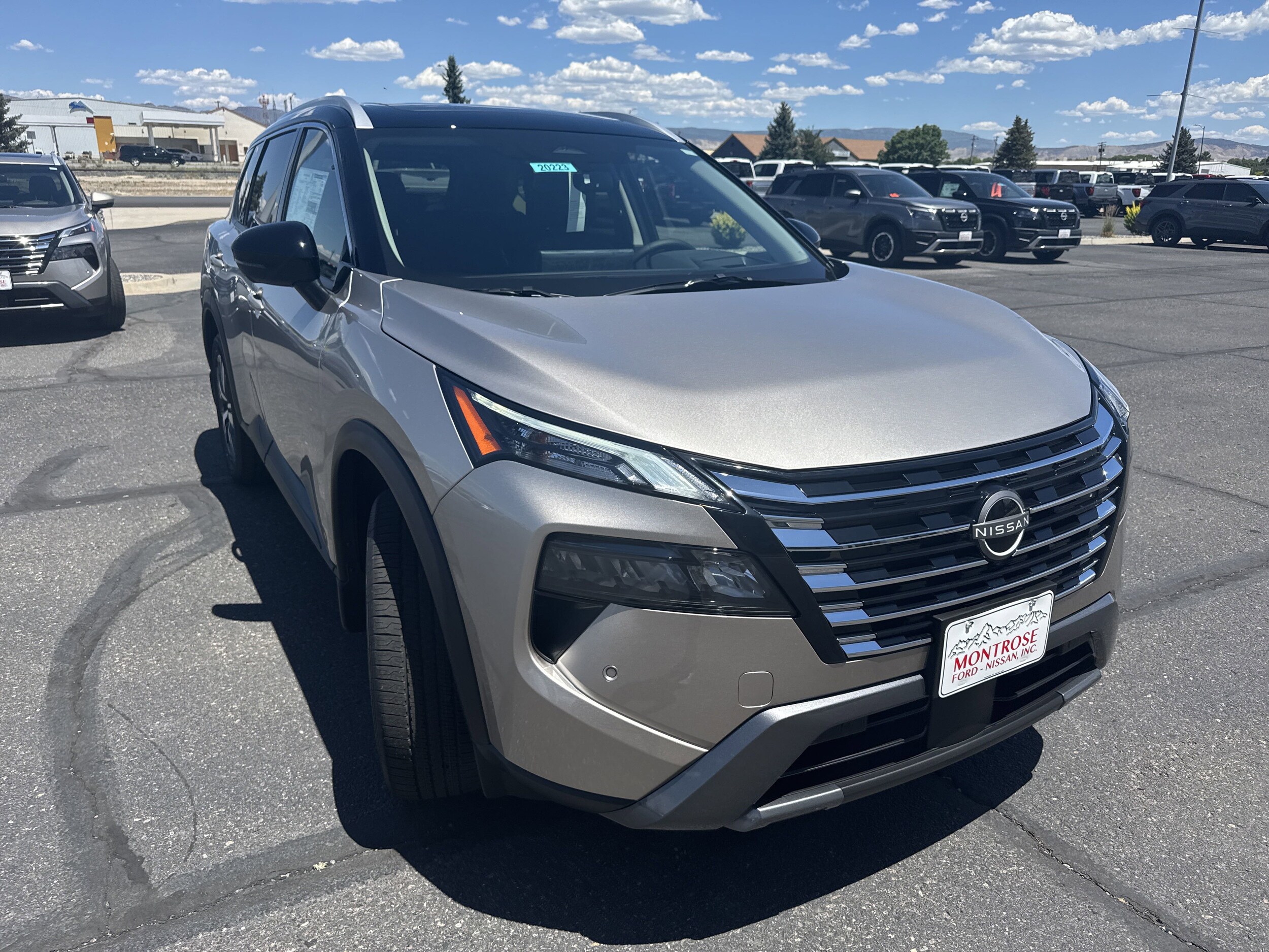 2025 Nissan Rogue SL photo 3