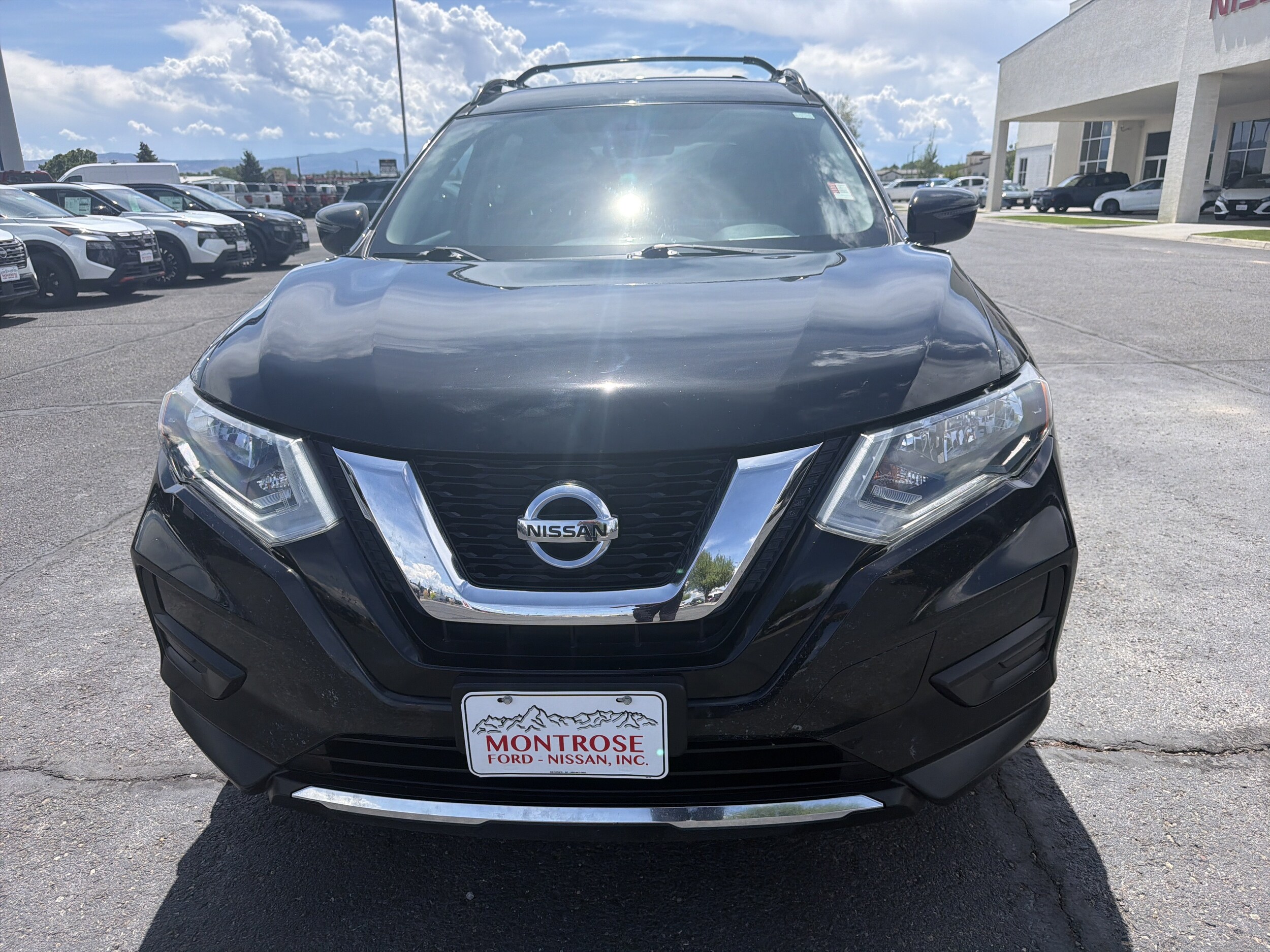 Used 2017 Nissan Rogue SV with VIN 5N1AT2MV3HC807986 for sale in Montrose, CO