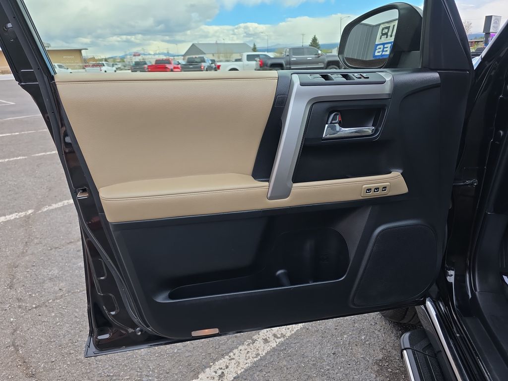 2016 Toyota 4Runner Limited - Photo 10
