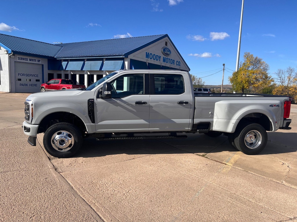 New 2026 Ford Super Duty F-350 DRW Truck Crew Cab