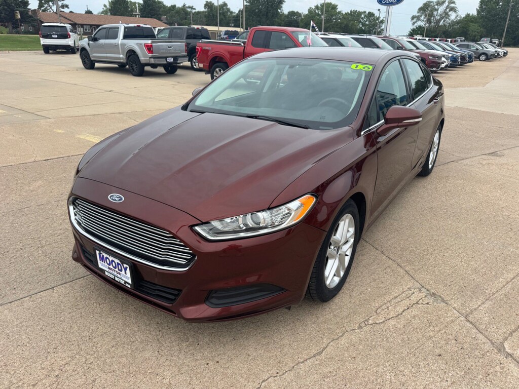 Used 2016 Ford Fusion SE Sedan