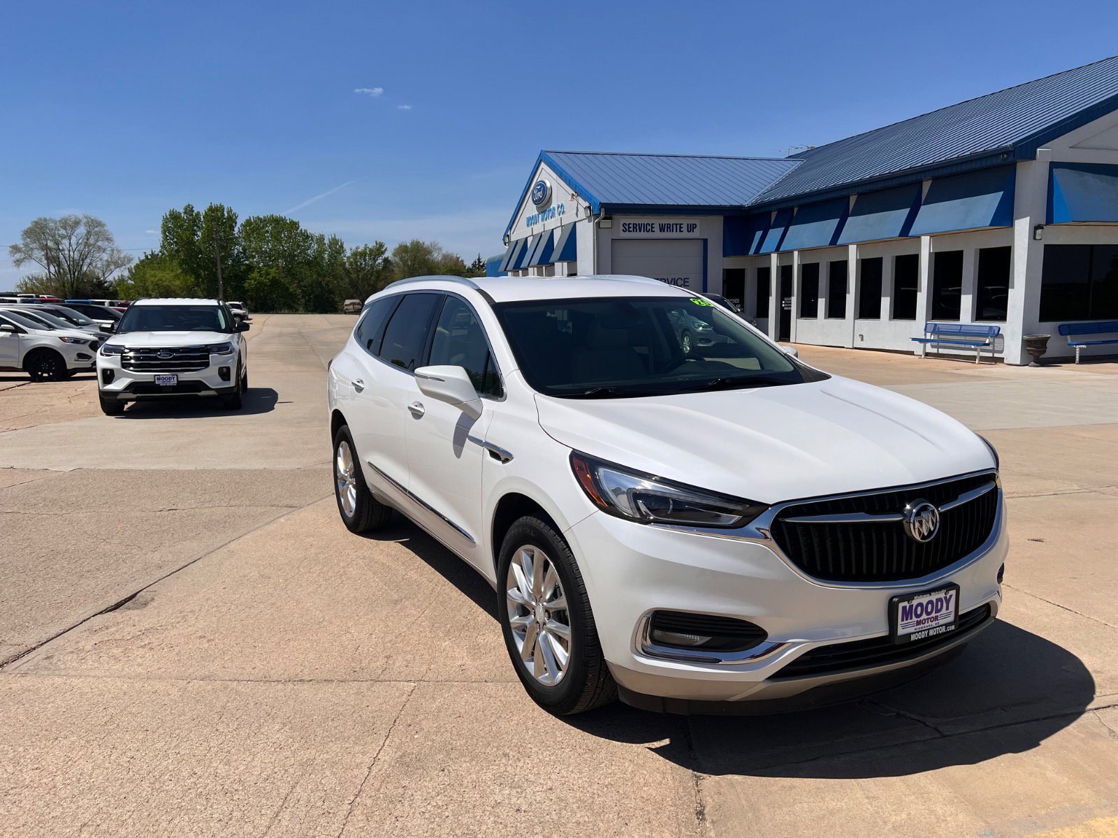 Used 2020 Buick Enclave Essence with VIN 5GAEVAKW2LJ290353 for sale in Niobrara, NE