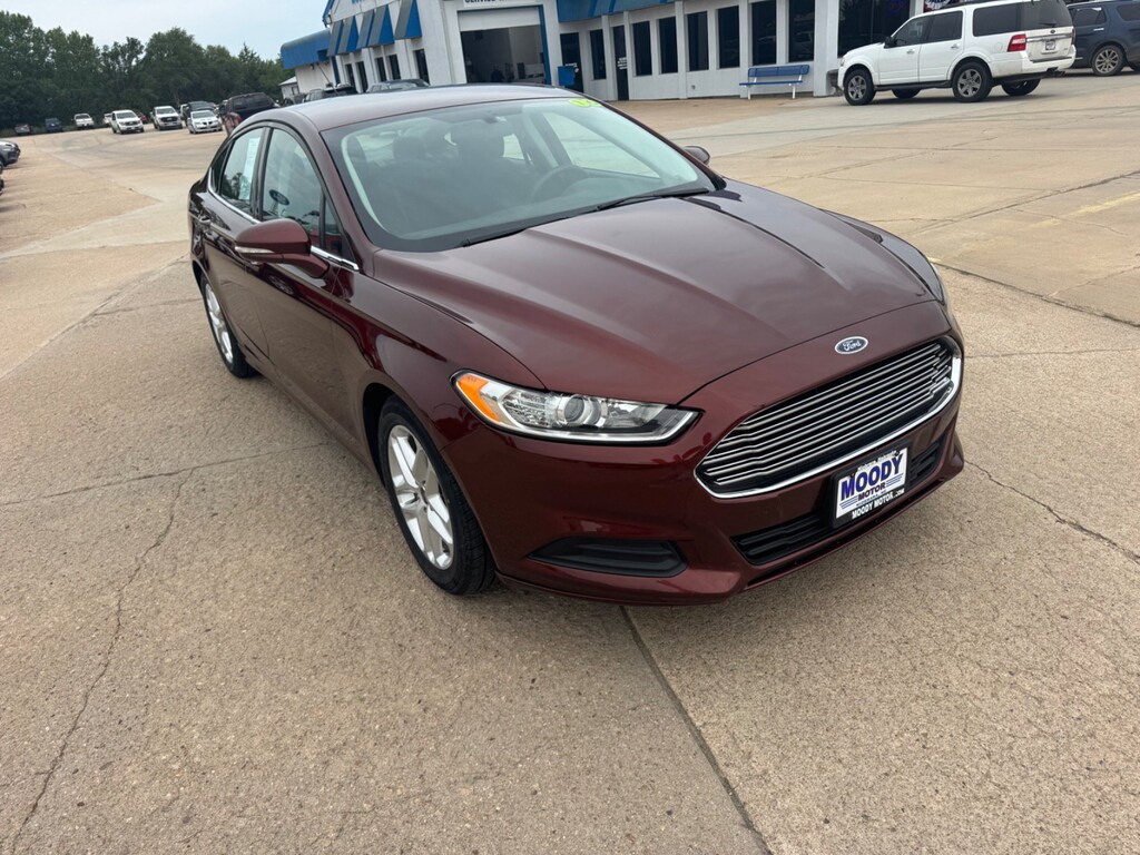 Used 2016 Ford Fusion SE Sedan
