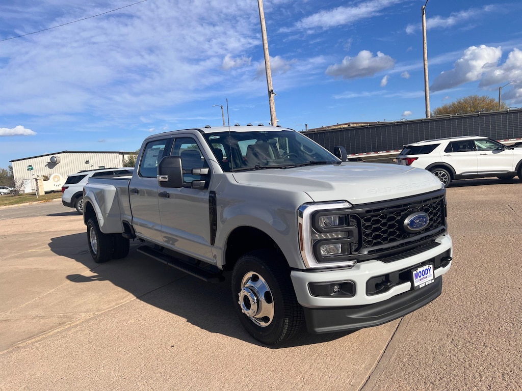 New 2026 Ford Super Duty F-350 DRW Truck Crew Cab