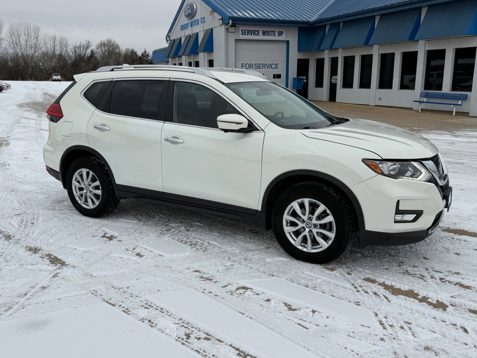 Used 2017 Nissan Rogue SV with VIN JN8AT2MV5HW283103 for sale in Niobrara, NE