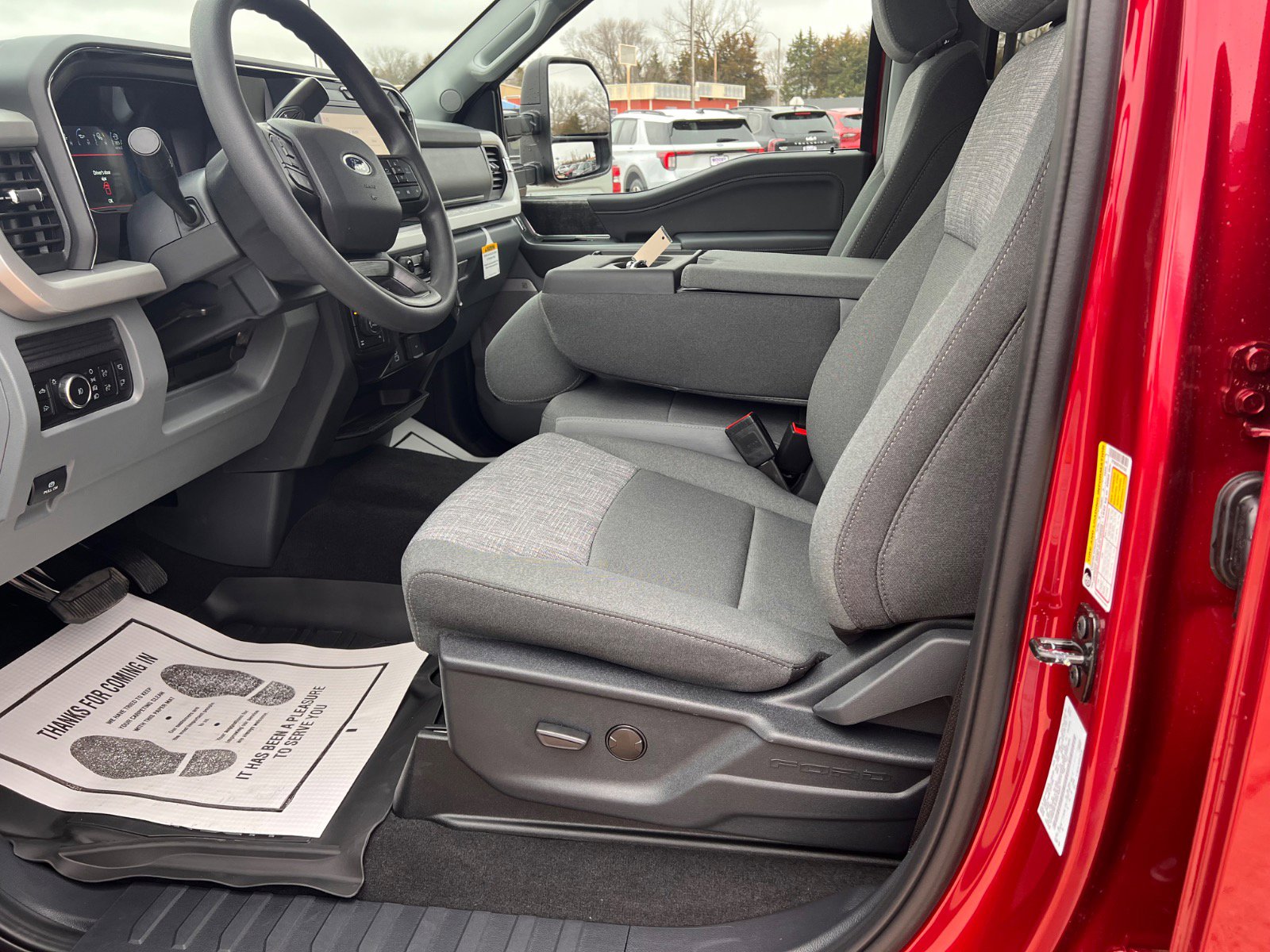 2026 Ford F-350 Super Duty XLT - Photo 13