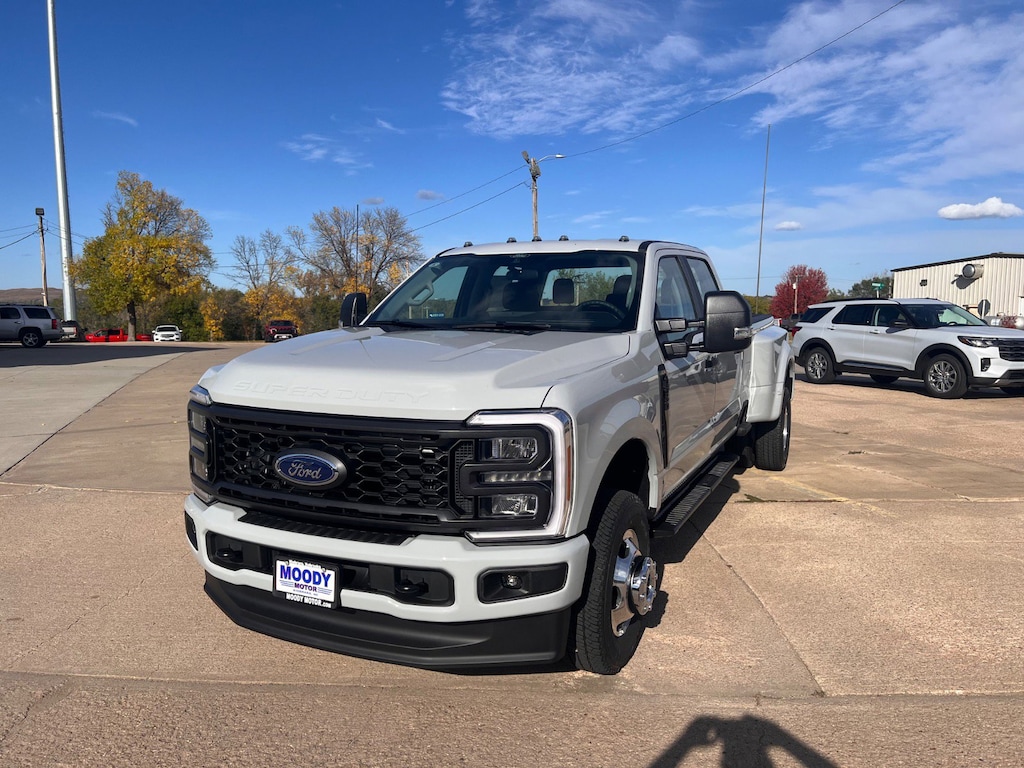 New 2026 Ford Super Duty F-350 DRW Truck Crew Cab