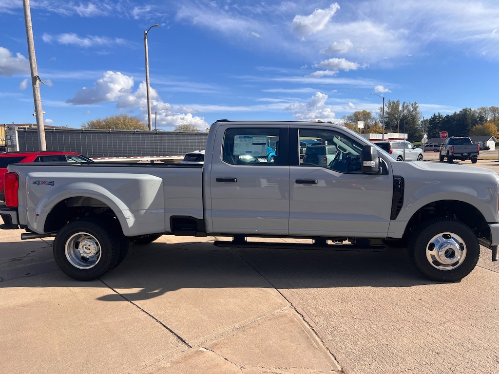 New 2026 Ford Super Duty F-350 DRW Truck Crew Cab