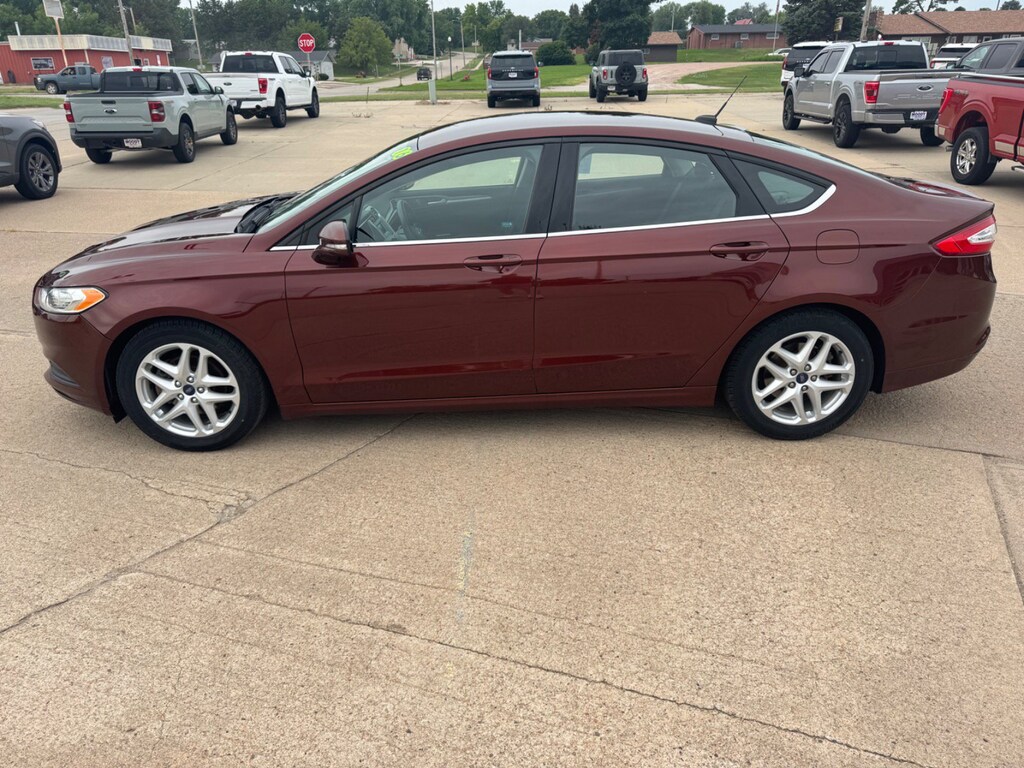 Used 2016 Ford Fusion SE Sedan