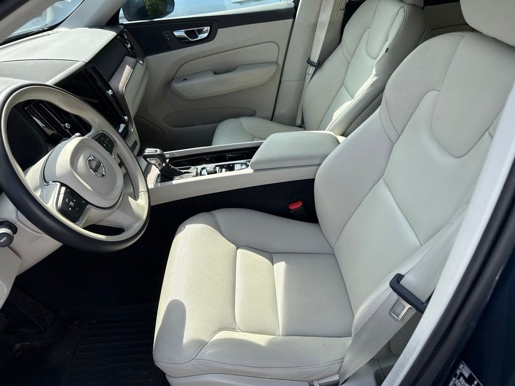 Used 2021 Volvo XC60 T5 Momentum SUV