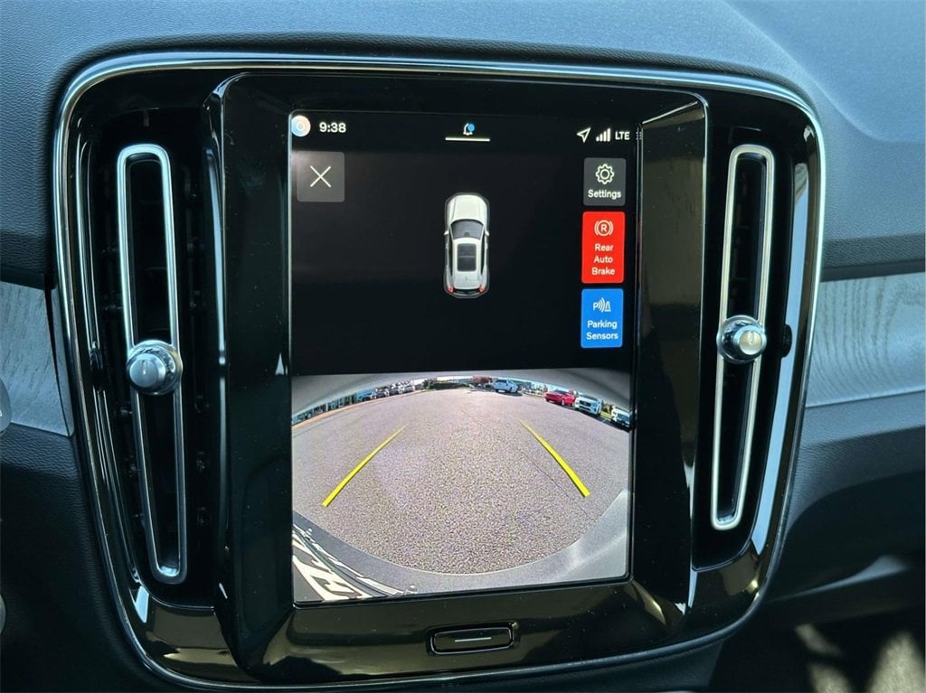 New 2026 Volvo XC40 B4 Core SUV