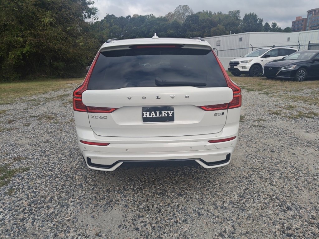 2024 Volvo XC60 B5 Core photo 3