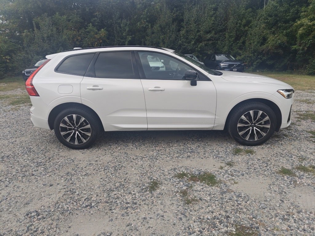 2024 Volvo XC60 B5 Core photo 2