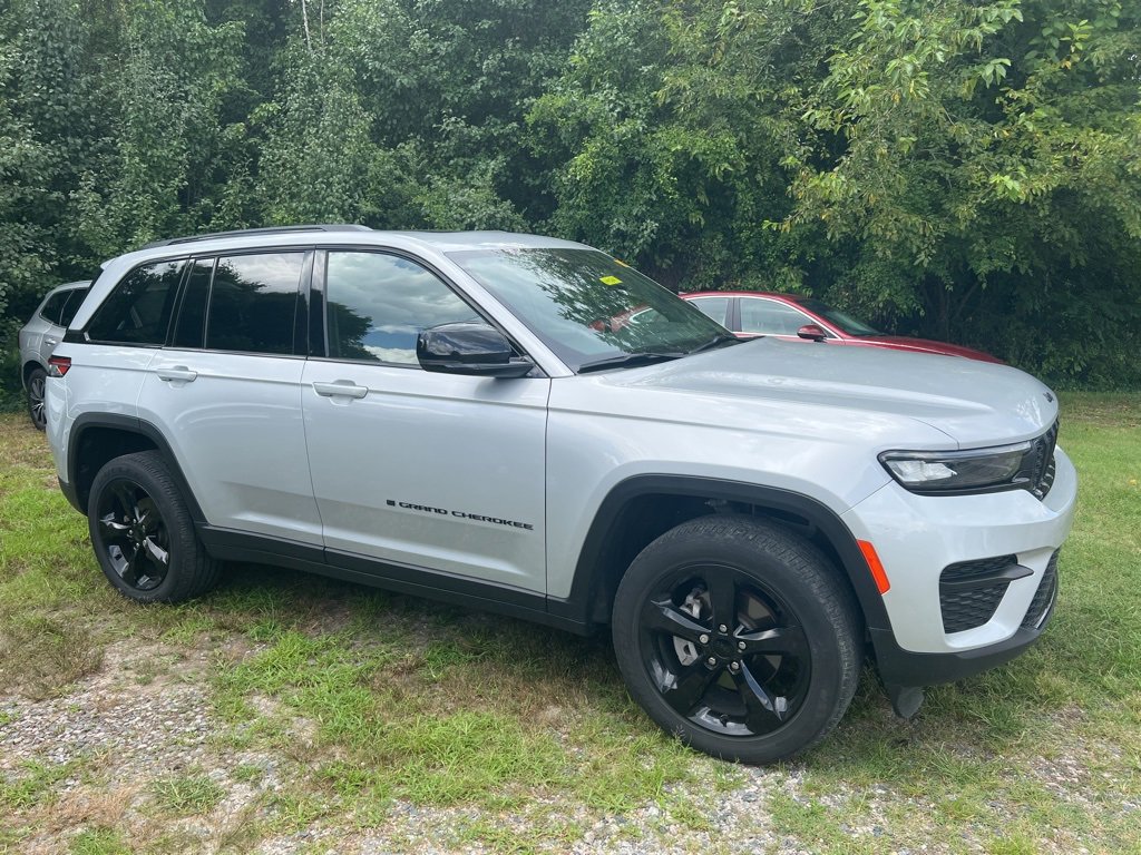 2023 Jeep Grand Cherokee Altitude X photo 3
