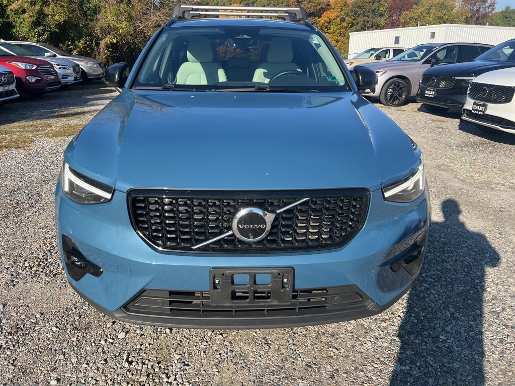 Used 2024 Volvo XC40 B5 Plus Dark Theme SUV