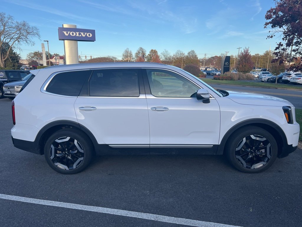 2025 Kia Telluride S photo 3
