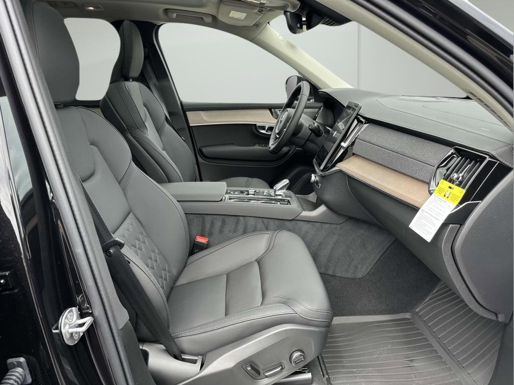 2026 Volvo XC90 Plus - Photo 11