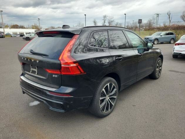 2023 Volvo XC60 B5 Plus photo 3
