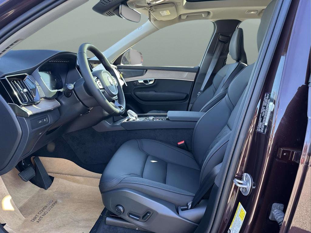 2025 Volvo XC90 Plus - Photo 15