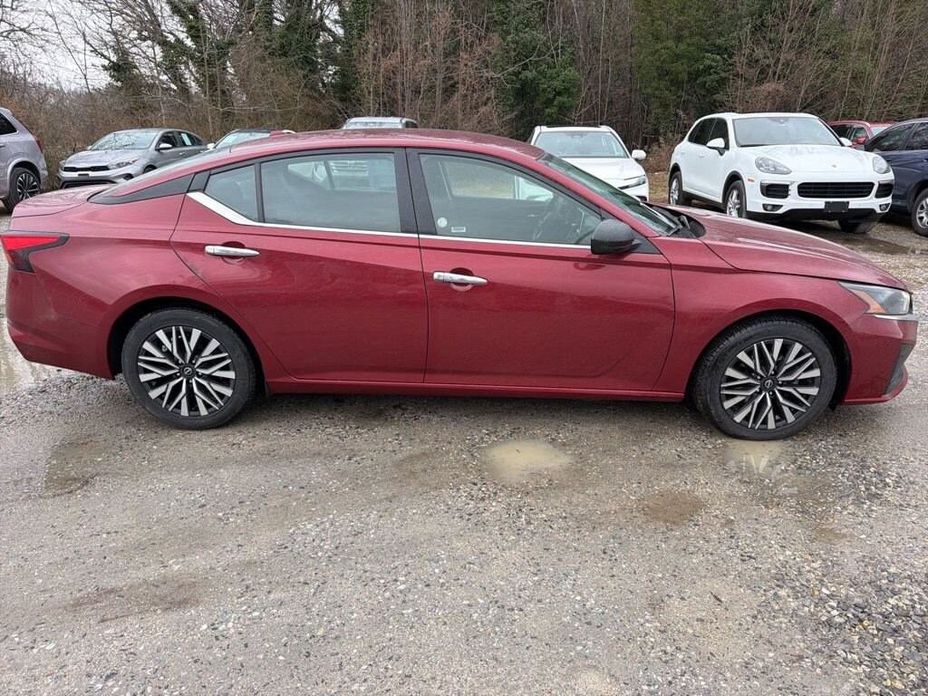 Used 2024 Nissan Altima 2.5 SV Sedan