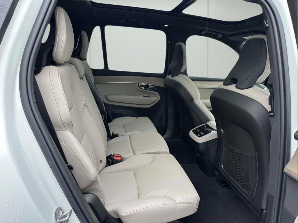 2026 Volvo XC90 Plus - Photo 12