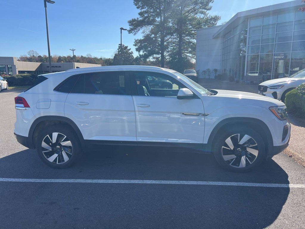 2025 Volkswagen Atlas Cross Sport SE Technology photo 3