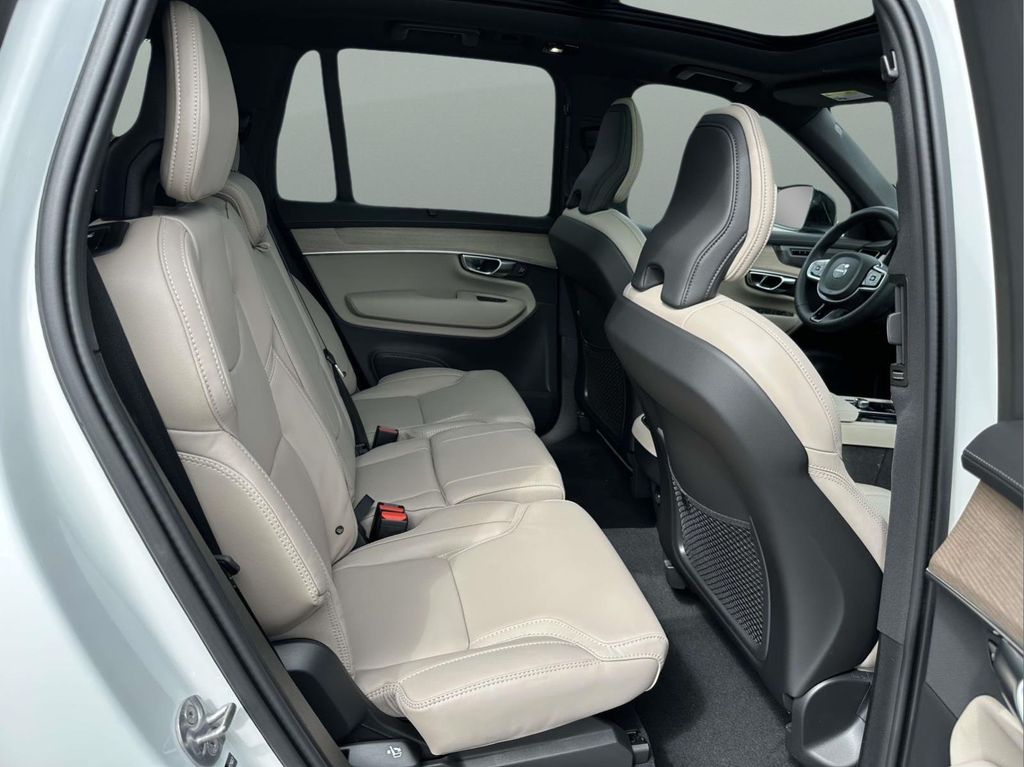 2026 Volvo XC90 Ultra - Photo 12
