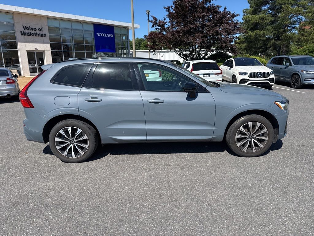 2023 Volvo XC60 B5 Plus Dark Theme AWD's photo