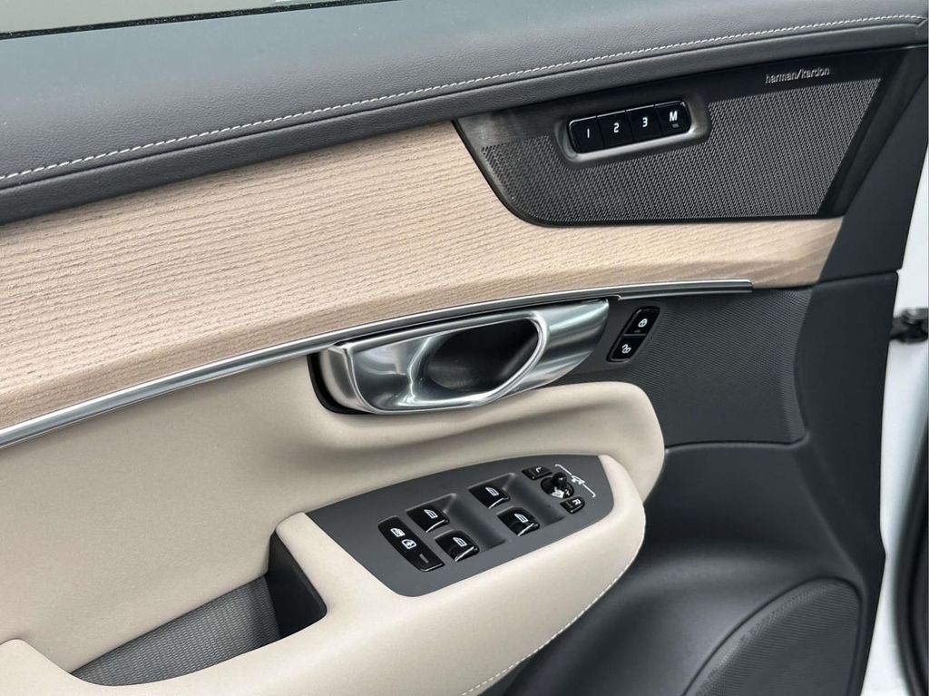 2026 Volvo XC90 Ultra - Photo 17