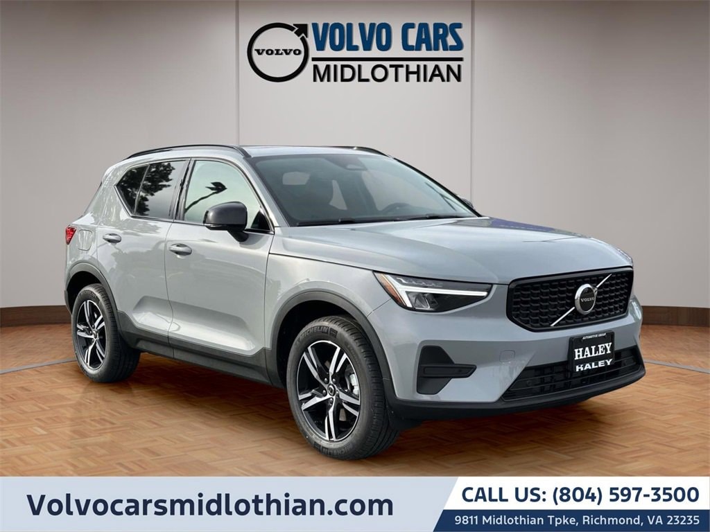 2026 Volvo XC40 Core's photo
