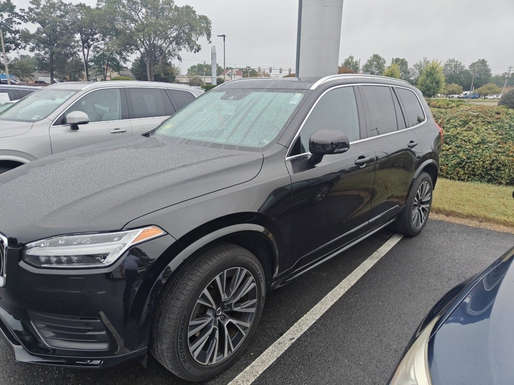 2022 Volvo XC90 T6 Momentum photo 2