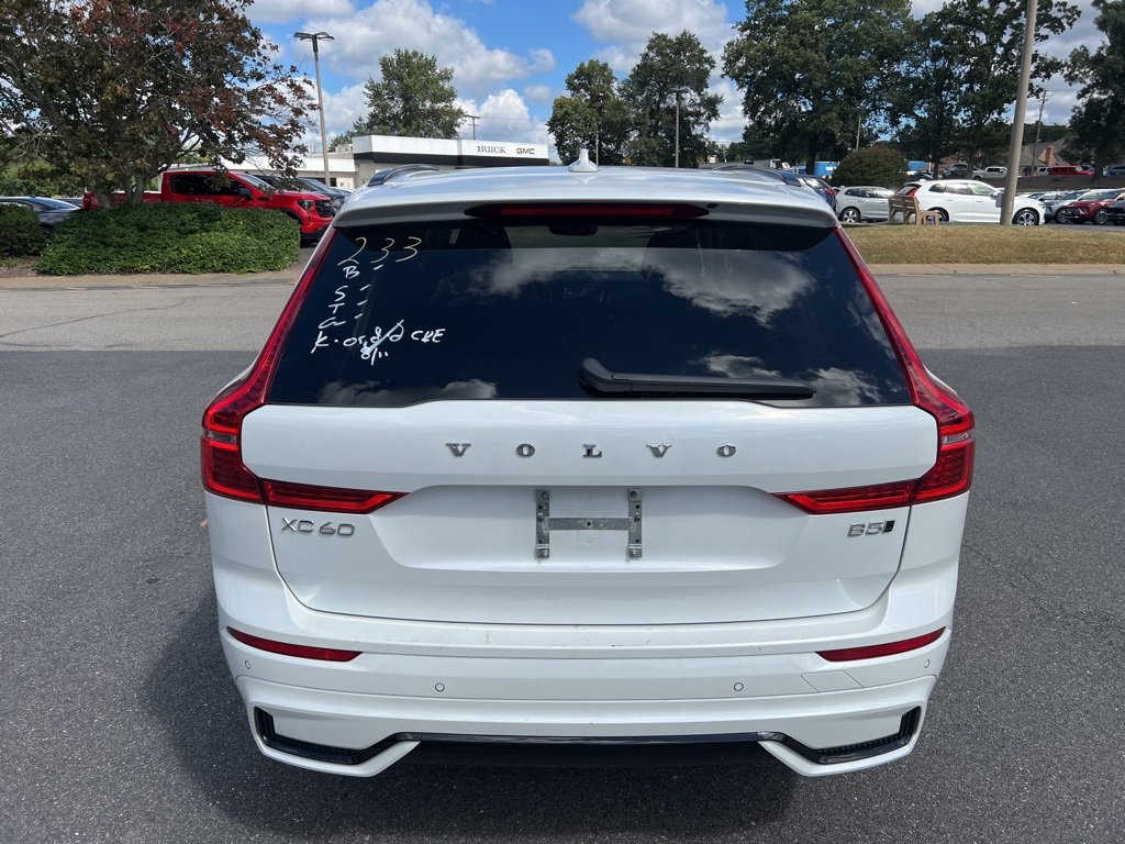 2025 Volvo XC60 B5 Plus photo 4