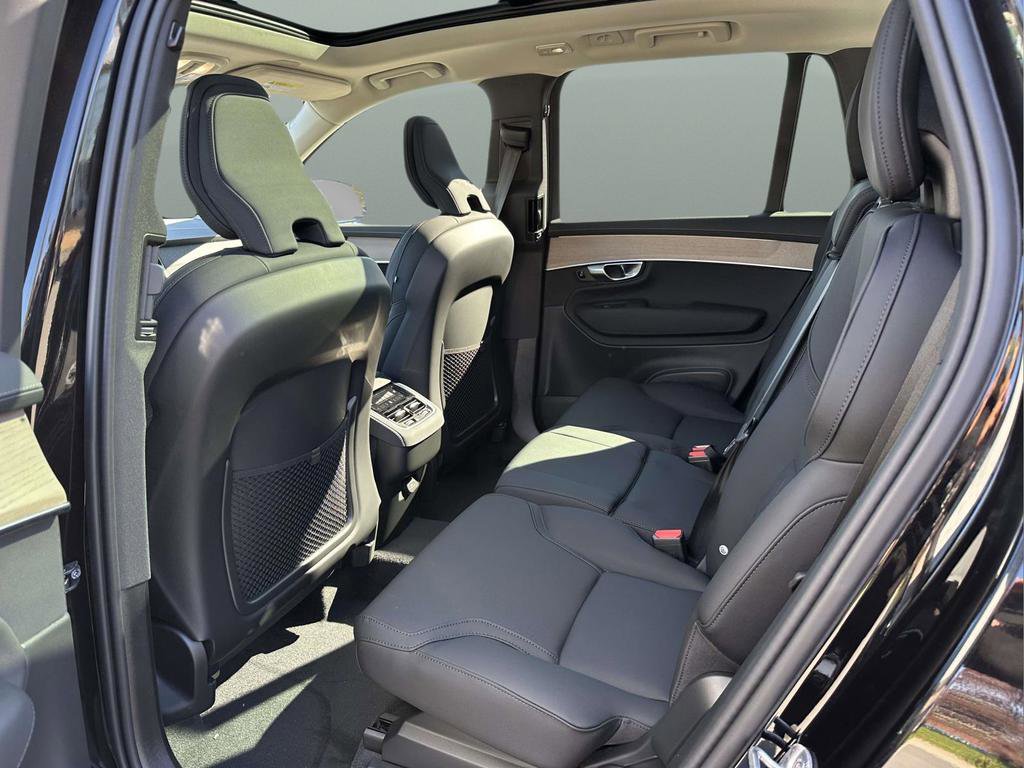 2026 Volvo XC90 Plus - Photo 18