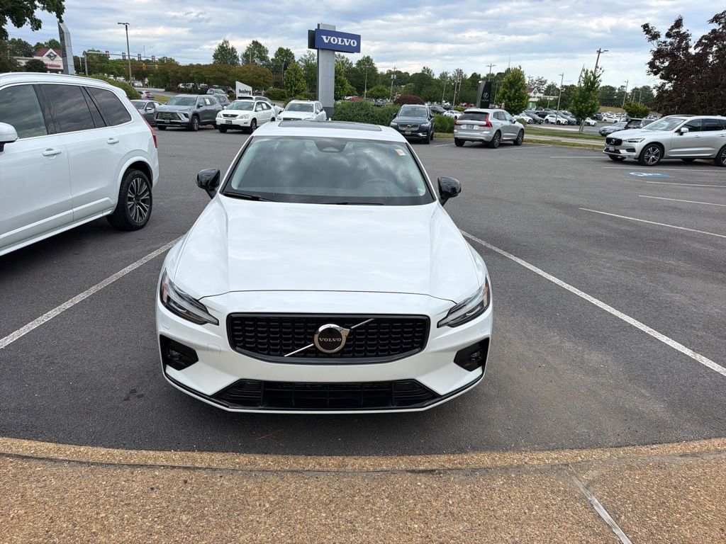 2025 Volvo S60 B5 Core Dark's photo