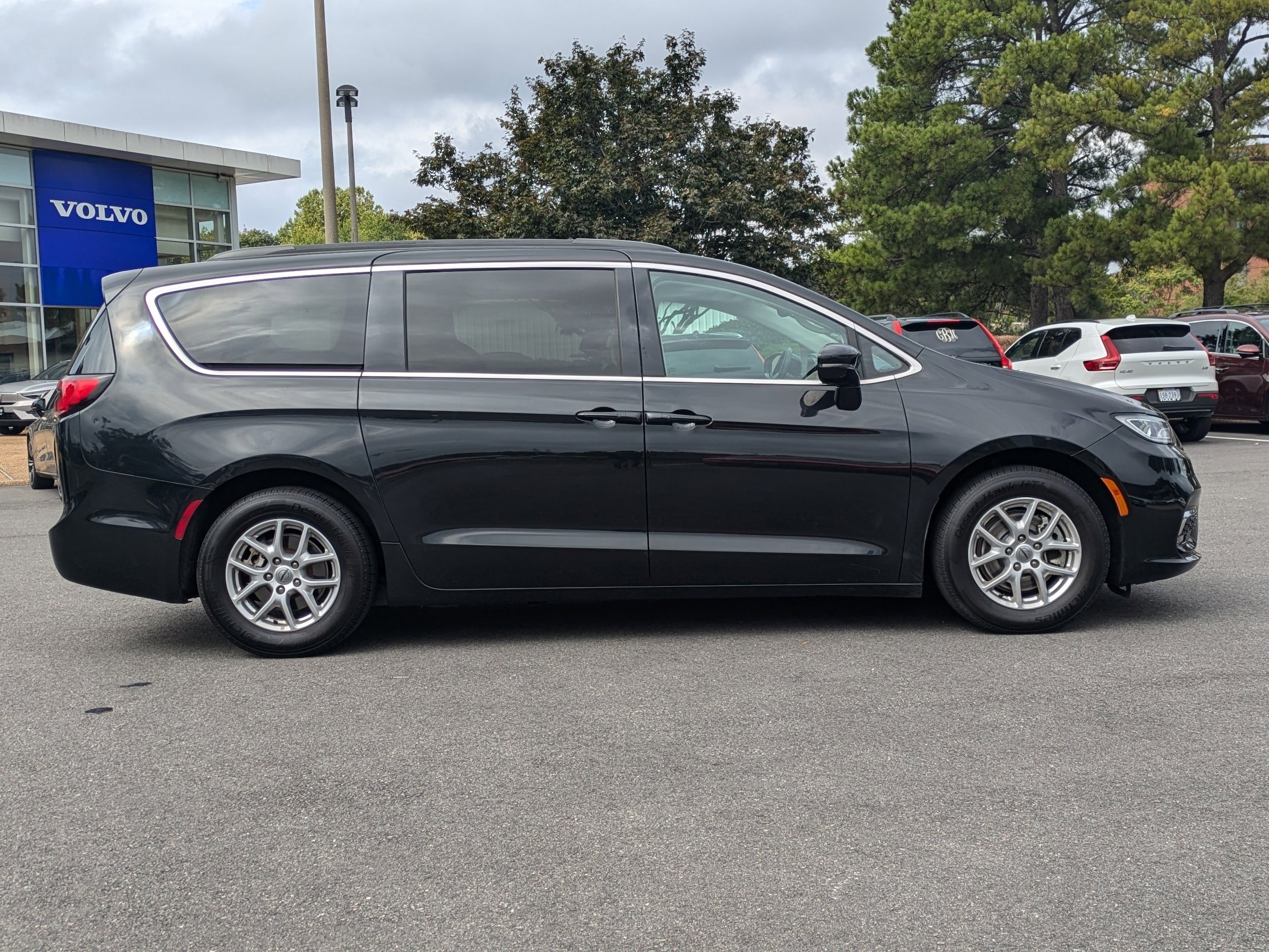 Used 2022 Chrysler Pacifica Touring L with VIN 2C4RC1BG8NR128689 for sale in Midlothian, VA