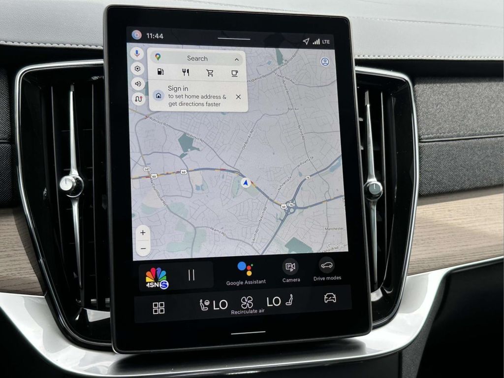 2026 Volvo XC90 Plus - Photo 3