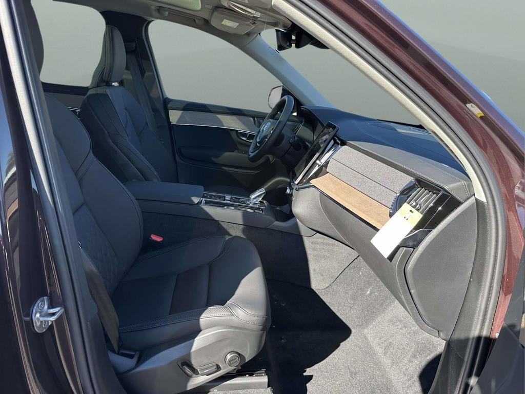2025 Volvo XC90 Plus - Photo 11
