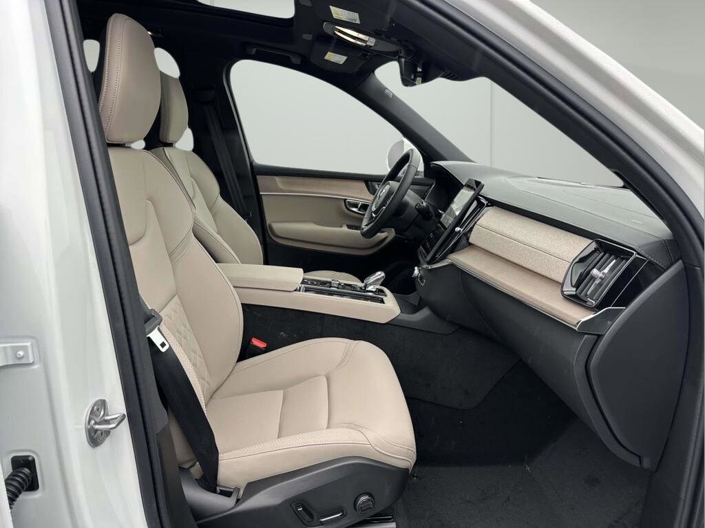 2026 Volvo XC90 Plus - Photo 11