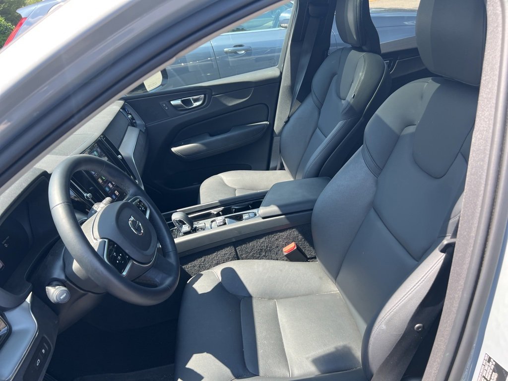 2025 Volvo XC60 Hybrid T8 Plus photo 4