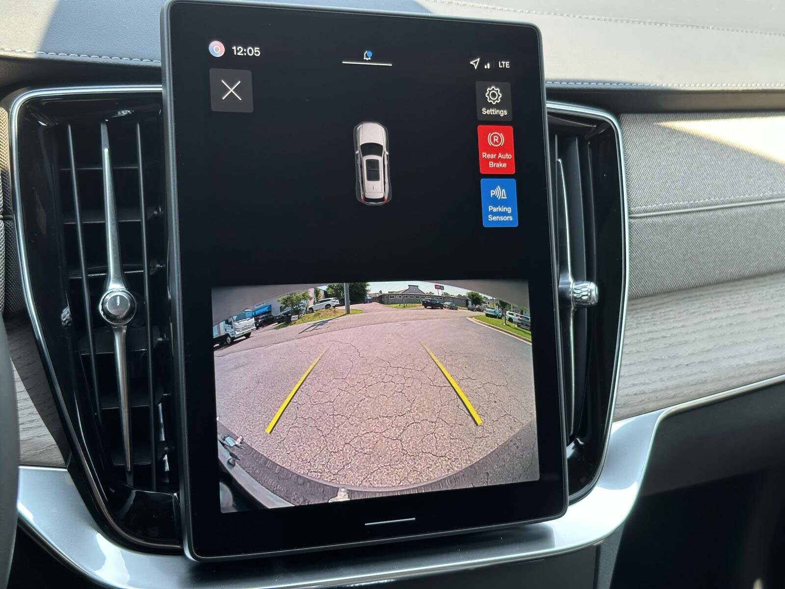 2026 Volvo XC90 B5 Core photo 3