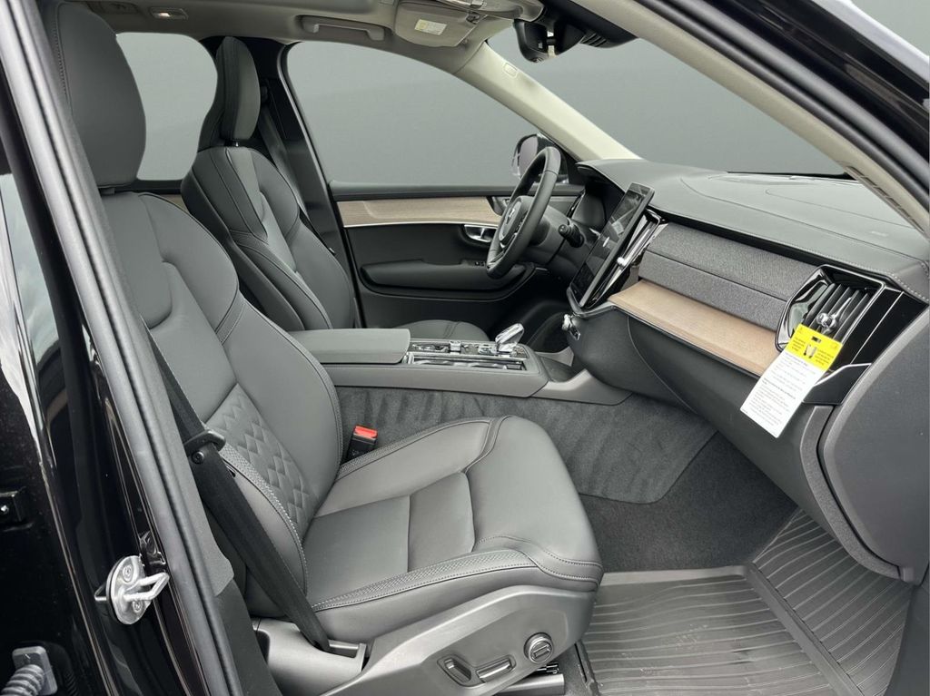 2026 Volvo XC90 Plus - Photo 11