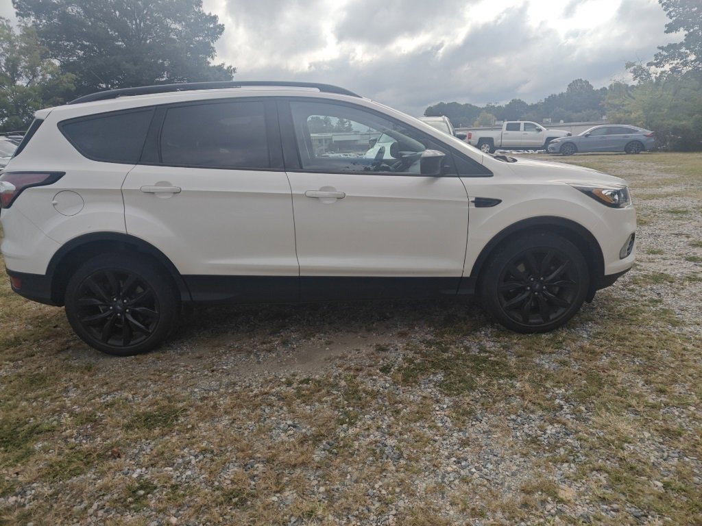 2017 Ford Escape SE photo 3