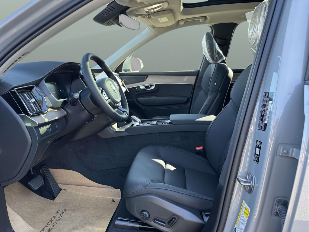 2026 Volvo XC90 Plus - Photo 15
